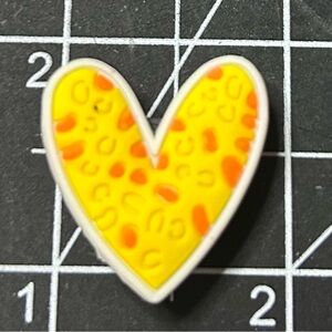 🎯10/10.00🎯Yellow Heart Shoe Charm with Orange Accents